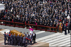 Funeral do papa Francisco reúne 400 mil pessoas