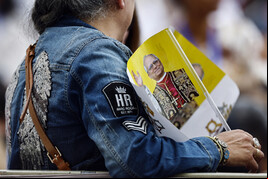 Papa recebeu cartas de associação de mulheres