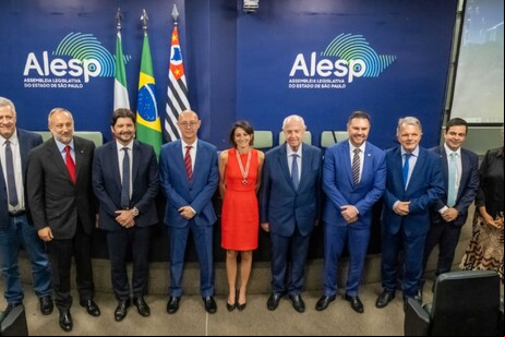 Livia Satullo recebeu a honraria durante uma cerimônia na Alesp