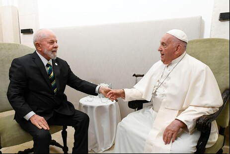 Papa Francisco em encontro com Lula à margem da cúpula do G7 em 2024, na Itália