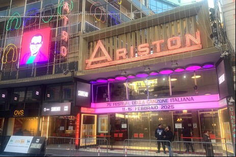 Teatro Ariston é palco de principal concurso musical da Itália