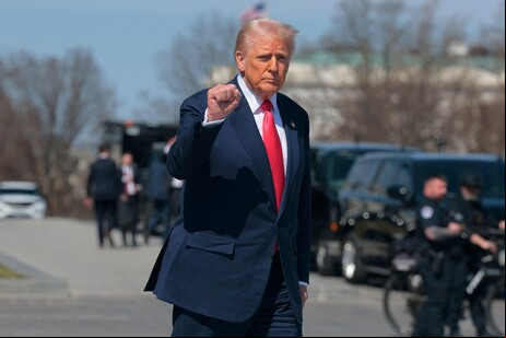 Donald Trump diante do Capitólio, em Washington