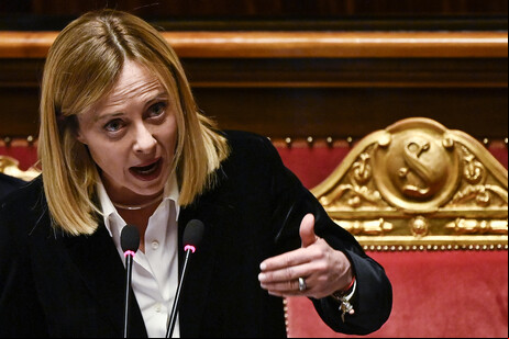 Giorgia Meloni durante audiência no Senado italiano