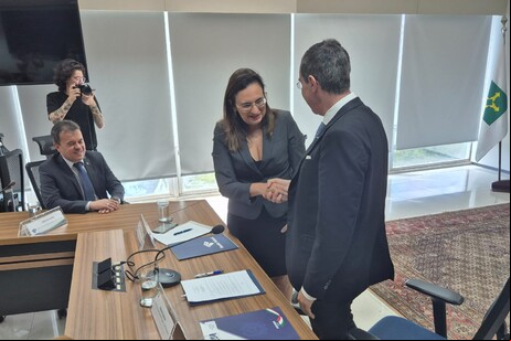 Brasil e Itália firmam memorando de entendimento para fortalecer cooperação aduaneira e combater infrações