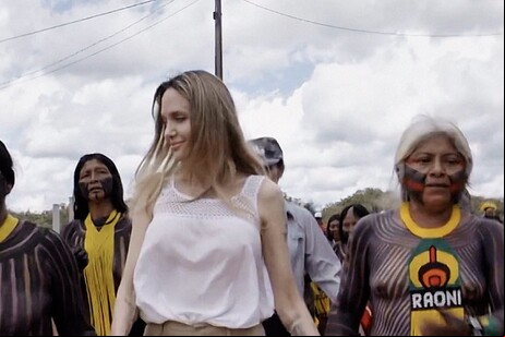 Angelina Jolie expressou seu apoio aos esforços para proteger a Amazônia
