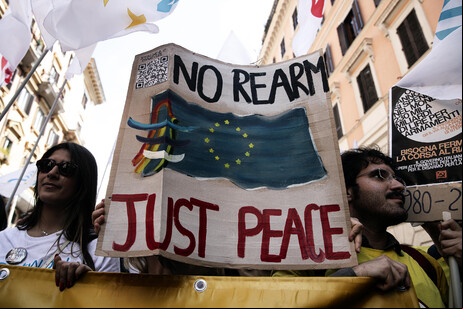 Manifestação em Roma contra aumento dos gastos militares