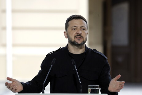 Zelensky e Papa conversaram pela primeira vez por telefone