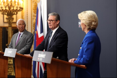 António Costa, Keir Starmer e Ursula von der Leyen em anúncio de parceria UE-Reino Unido