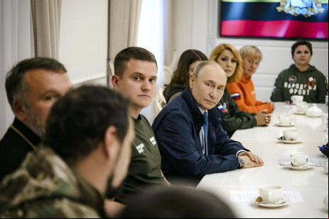Putin em encontro com militares em Kursk