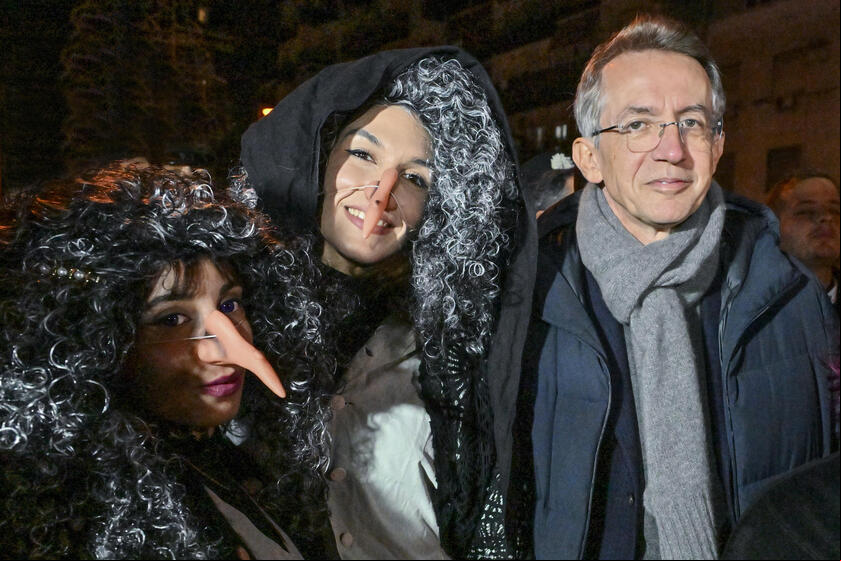 Sindaco Napoli apre Fiera della Befana in piazza Mercato