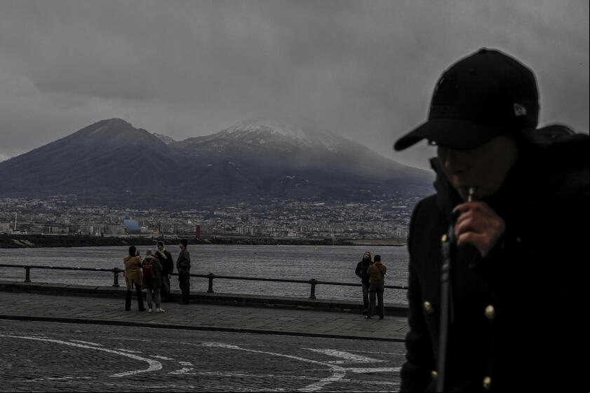 Neve no topo do Vesúvio foi vista por moradores de Capri, do lado do Golfo