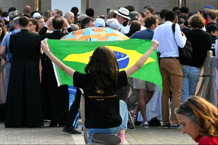 Brasil marca presença no primeiro dia de conclave