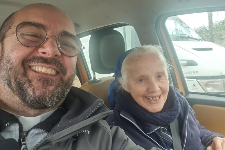 Padre Andrea Conocchia com a freira Genevieve - TODOS OS DIREITOS RESERVADOS