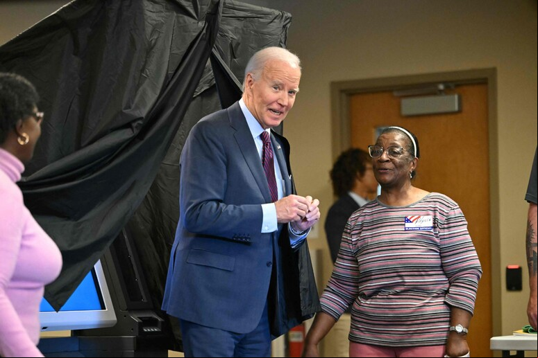 Joe Biden durante voto antecipado em New Castle, no último sábado (28) © ANSA/AFP
