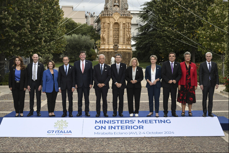 Ministros estão reunidos no sul da Itália - TODOS OS DIREITOS RESERVADOS