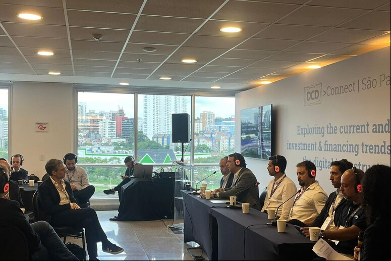 Público acompanha  de Victor Almeida da Elea Data Centers - TODOS OS DIREITOS RESERVADOS