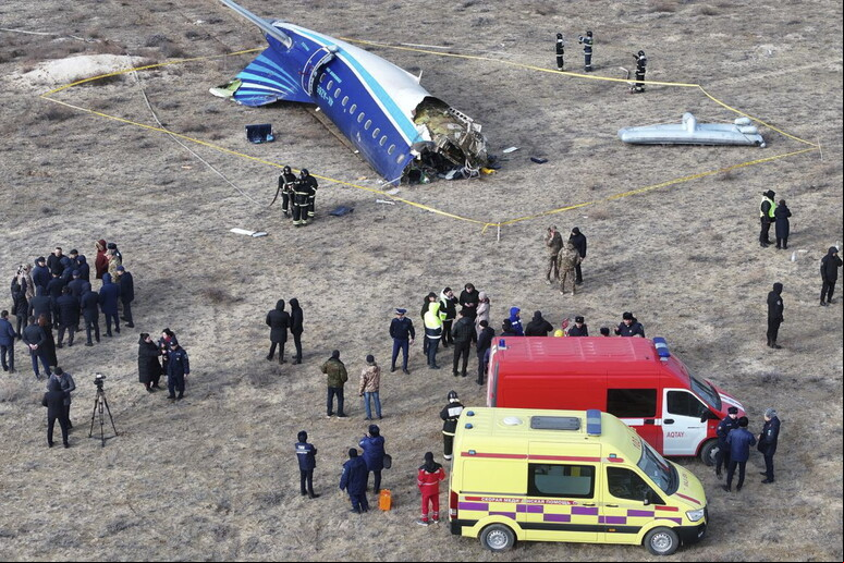 Destroços de avião da Azerbaijan Airlines no Cazaquistão - TODOS OS DIREITOS RESERVADOS