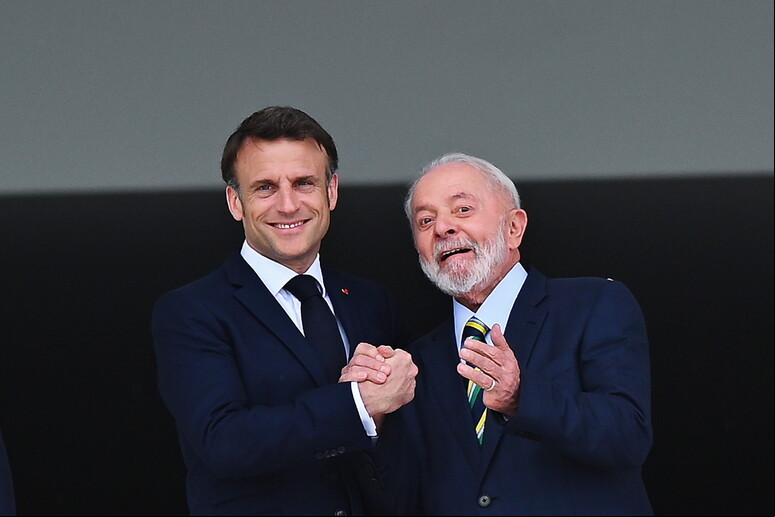 Macron e Lula durante encontro em março de 2024 - TODOS OS DIREITOS RESERVADOS