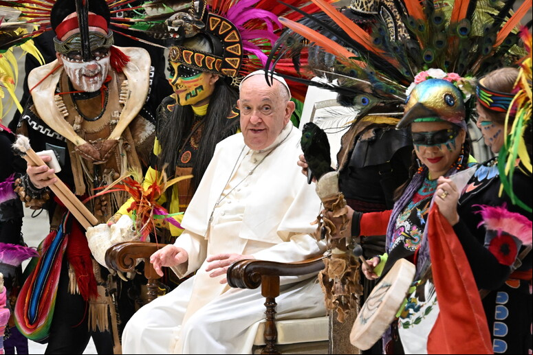 Papa Francisco com grupo cultural mexicano em audiência geral no Vaticano - TODOS OS DIREITOS RESERVADOS