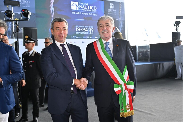 Os candidatos Andrea Orlando e Marco Bucci durante evento em Gênova, capital da Ligúria - TODOS OS DIREITOS RESERVADOS