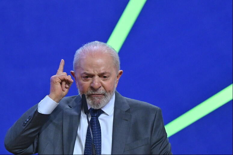 Presidente Lula sofreu traumatismo craniano após queda no banheiro - TODOS OS DIREITOS RESERVADOS