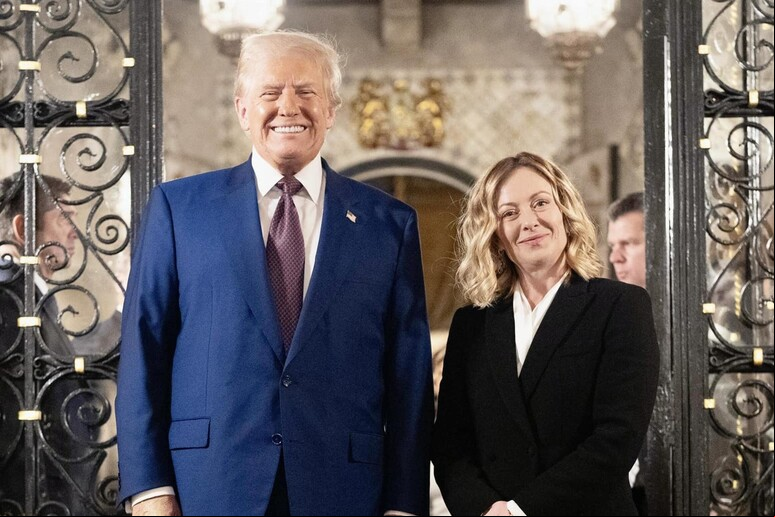 Donald Trump e Giorgia Meloni durante encontro em 5 de janeiro - TODOS OS DIREITOS RESERVADOS