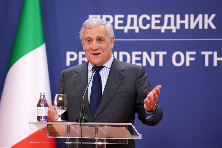 Ministro Antonio Tajani durante visita à Sérvia © ANSA/EPA
