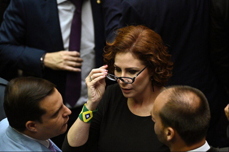 Carla Zambelli foi condenada a 10 anos de prisão pelo STF - TODOS OS DIREITOS RESERVADOS