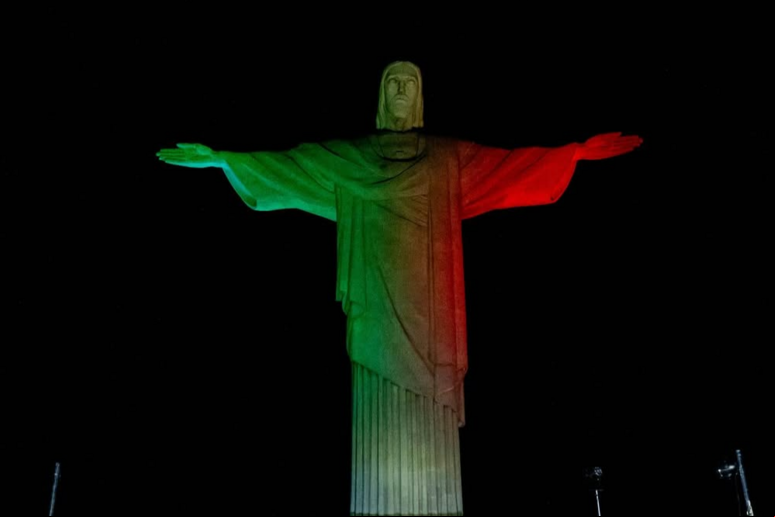 Cristo com cores da Itália homenageou Guglielmo Marconi © ANSA/Reprodução Instagram