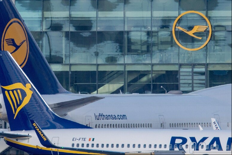 Voo da Ryanair com destino a Milão fez pouso forçado após turbulência - TODOS OS DIREITOS RESERVADOS