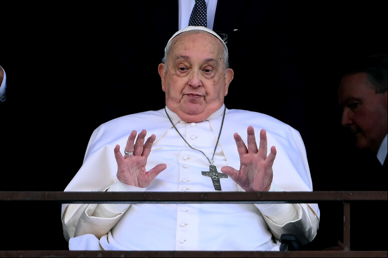 Papa Francisco na sacada do Hospital Agostino Gemelli, em Roma - TODOS OS DIREITOS RESERVADOS