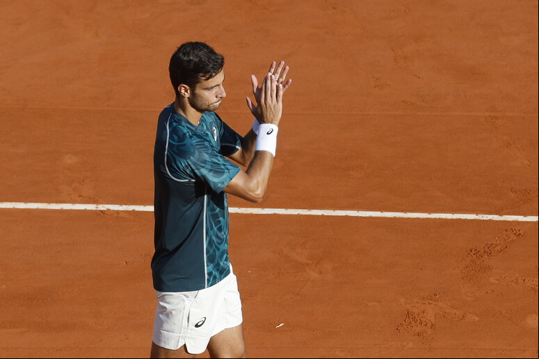 Musetti ou por Berrettini após duplo 6/3 © ANSA/EPA