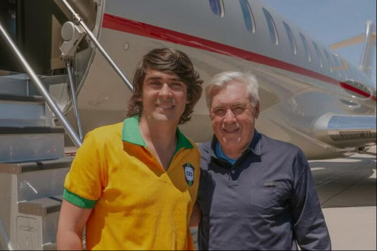Ancelotti e Diego Fernandes antes de embarque ao Brasil - TODOS OS DIREITOS RESERVADOS
