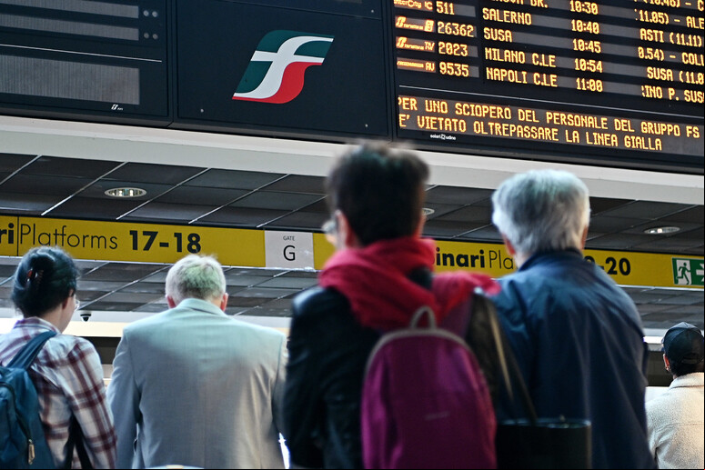 Greve ferroviária teve 90% de adesão na Itália - TODOS OS DIREITOS RESERVADOS