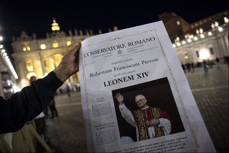 Jornal L 'Osservatore Romano com Leão XIV em destaque - TODOS OS DIREITOS RESERVADOS