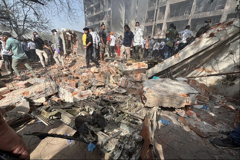 Local de acidente aéreo em Ahmedabad, na Índia © ANSA/EPA
