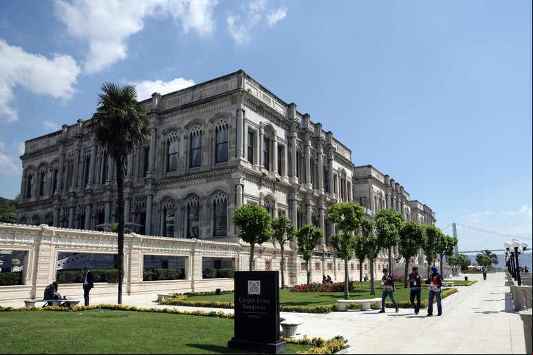 Negociações acontecem no palácio Ciragan, em Istambul © ANSA/EPA