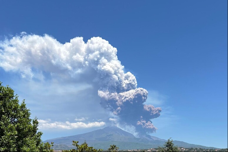 Erupção no Monte Etna, na Itália © ANSA/ANSA/DOMENICO MAUGERI