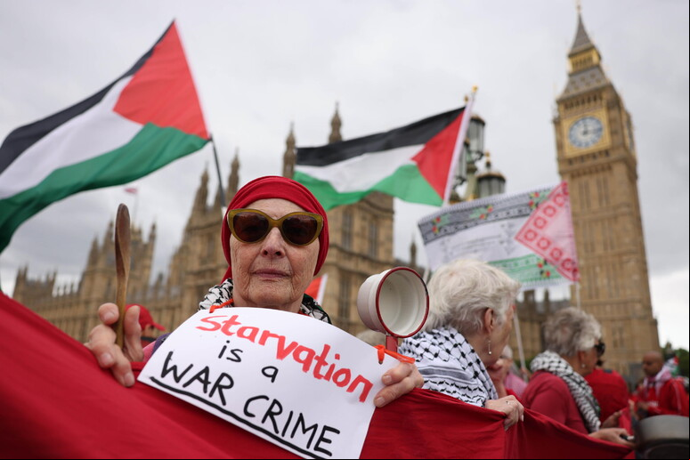 Protesto em Londres contra ofensiva de Israel na Faixa de Gaza © ANSA/EPA
