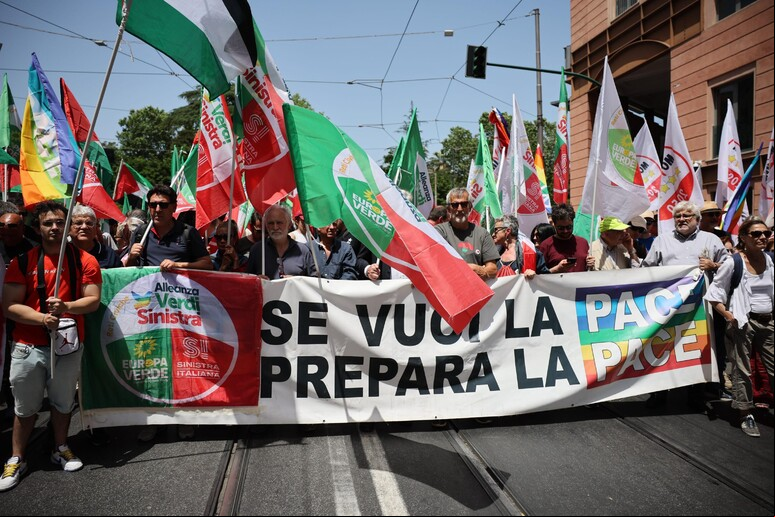 Manifestantes em Roma pedem paz em Gaza - TODOS OS DIREITOS RESERVADOS